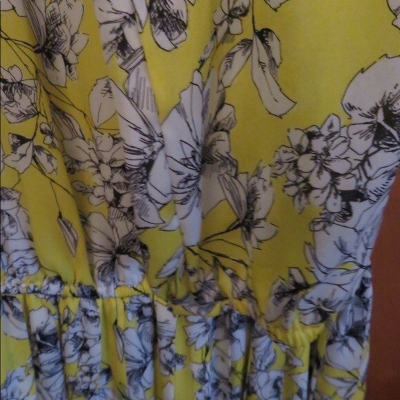 Yellow Dress Long Sleeve Pleated Shift Mini White Floral Print Small Forever 21 - Picture 4 of 7